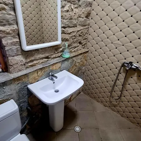 House 게스트하우스 Gjirokastër