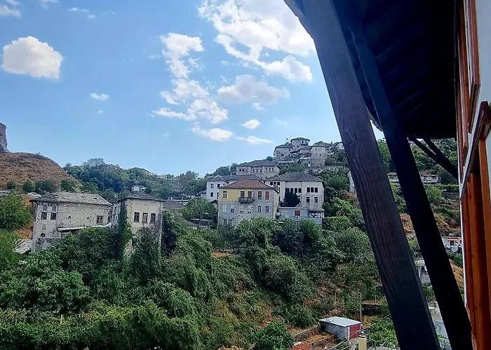 Celo's House Pensionat Gjirokastër