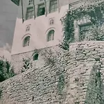 House בית הארחה *