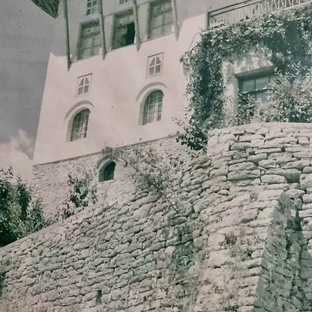 Celo's House Gasthof *