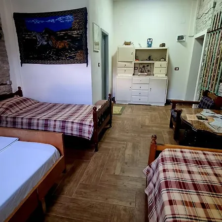Celo's House * Gjirokastër