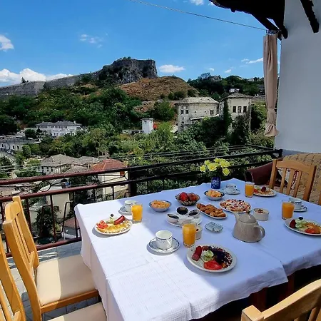 Celo's House Gasthof Gjirokastër